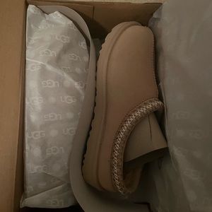 Brand new Ugg Driftwood Tasman Slipper